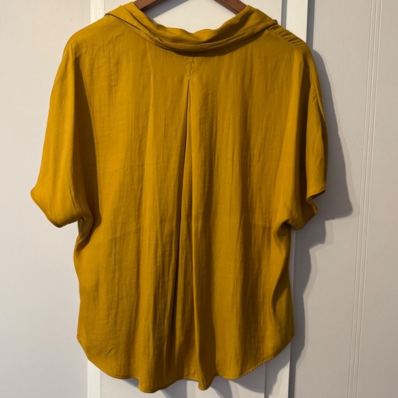 Banana Republic Resort Shirt - Picture 7 of 7